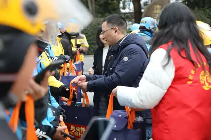 暖“新”行動(dòng)心意滿滿，“騎”樂融融共迎新春