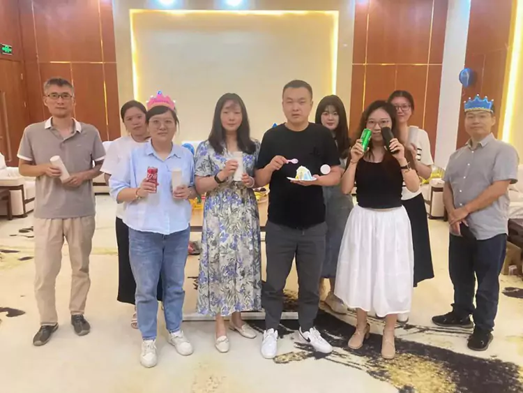 浪漫夏日，喜辰共樂 匯玨網(wǎng)絡(luò)8月員工生日會(huì)